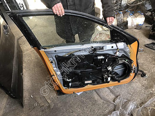 Mazda RX Modeli İçin Çıkma Sol Ön Kapı Parçası