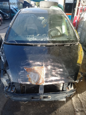 Mitsubishi Colt ön kaput