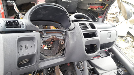 Renault Clio 2 torpido çıkma