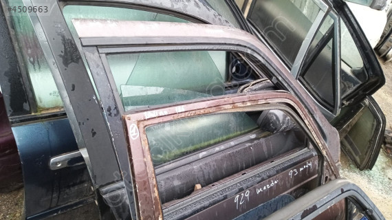 Mazda, 929 sağ ön kapı