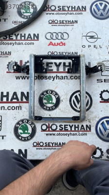3G0868519 vw Passat b8.5 b8 ön tavan lambası bağlantı braketi
