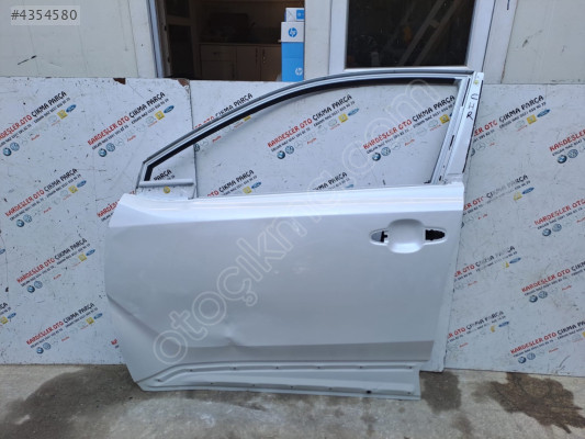 Toyota C-hr sol ön kapı (az hasarlı)
