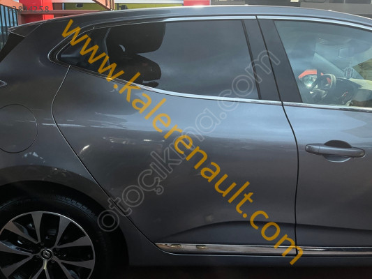 Renault Clio 5 Sağ Arka Kapı (Mineral Gri)