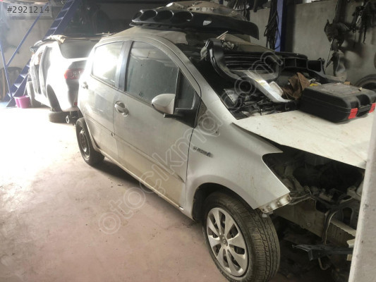 TOYOTA YARİS SAĞ ÖN ÇAMURLUK...MİL OTO
