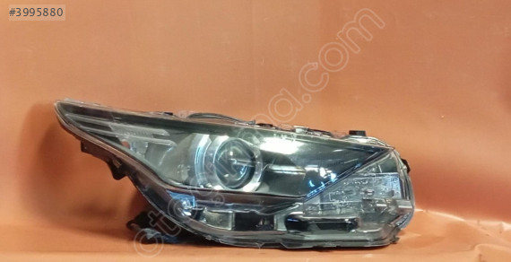 toyota auris sağ far