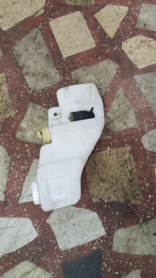 Lada Vega cam su deposu
