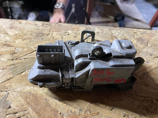 Peugeot 306 sol ön kapı kilidi