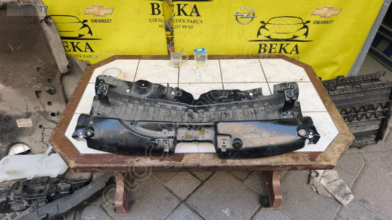 OPEL CROSLAND ÖN PANEL ÜST DEMİR ÇIKMA ORJİNAL YEDEK PARÇA
