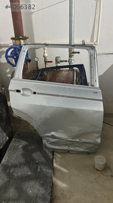 VOLKSWAGEN tiguan 16 24 sağ arka kapı ufak hasarlı