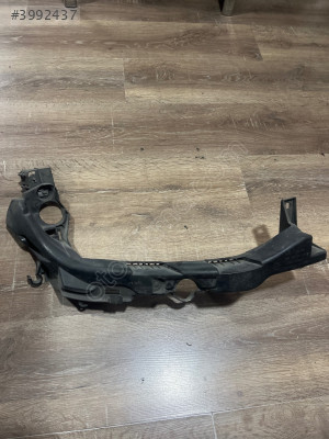 Bmw e92 e93 e90 çıkma sağ far braketi
