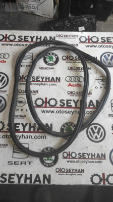 5K4867911B VW Golf 6 sol ön kapı lastiği .