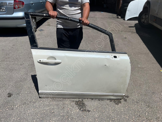 2007/2012 HONDA CİVİC FD6 BEYAZ SAĞ ÖN KAPI ORJINAL DOLU