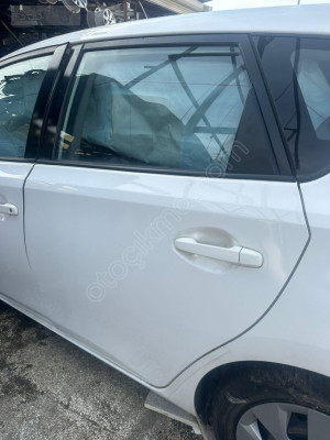 Toyota Auris Sol Arka Dolu Kapı 2013 - 2017 Çıkma