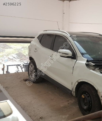 Nissan Qashqai J11 Sağ Dikiz Aynası ve Diğer Parçaları