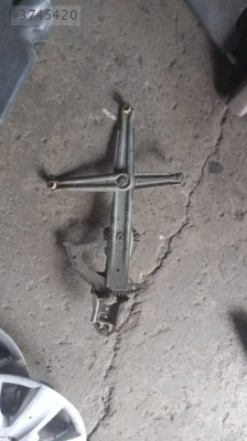 Pejo 205 sağ arka cam krikosu yedek parça