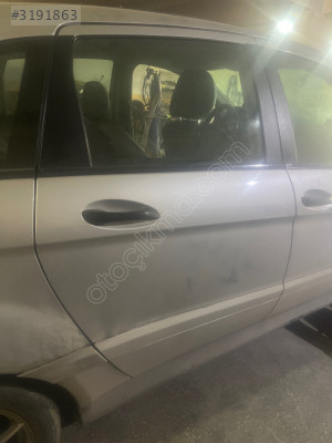 W245 b180 sağ arka kapı