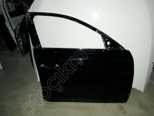 AUDİ A4 2011  SAĞ ÖN KAPI ÇIKMA ORİJİNAL PARÇALAR