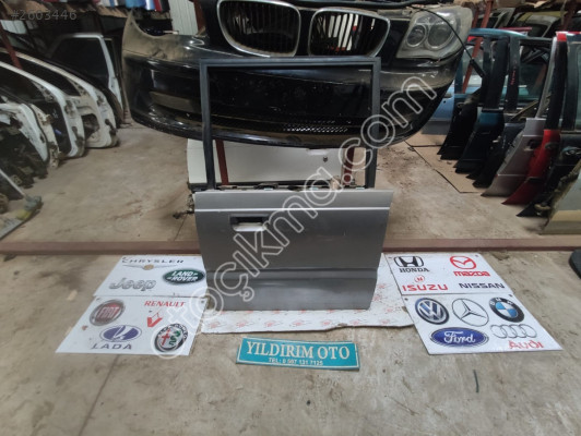 MAZDA B2500 SAĞ ARKA KAPI
