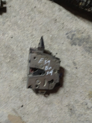 BMW E39 sağ ön kapı kilidi