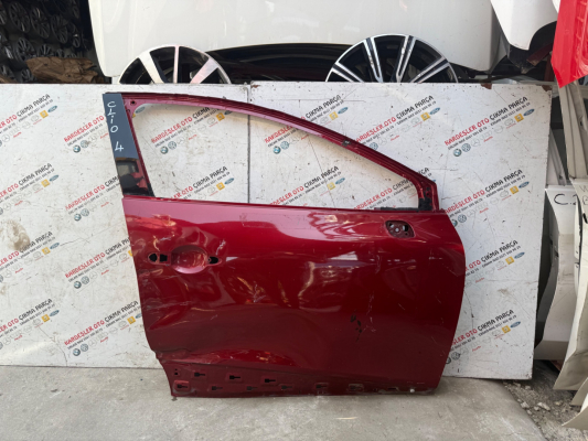 Renault clio 4 sağ ön kapı (az hasarlı)) bordo renk