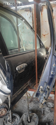 Almera sağ ön kapı