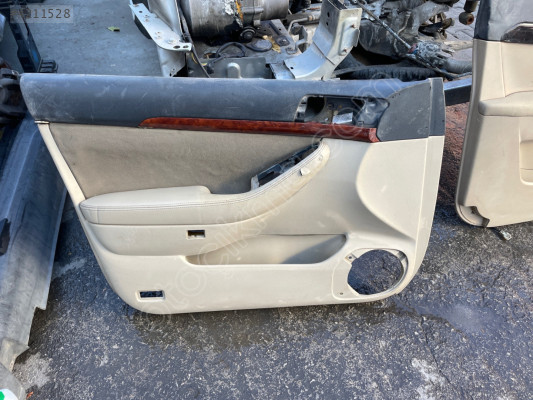 Toyota Avensis sol ön kapı döşemesi