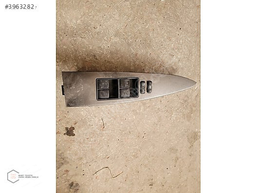 74232-05210 *** 2009- 2014 TOYOTA AVENSİS 4 LÜ CAM DÜĞMESİ