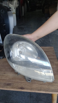 Renault Kango2 sağ ön far içi siyah zemin