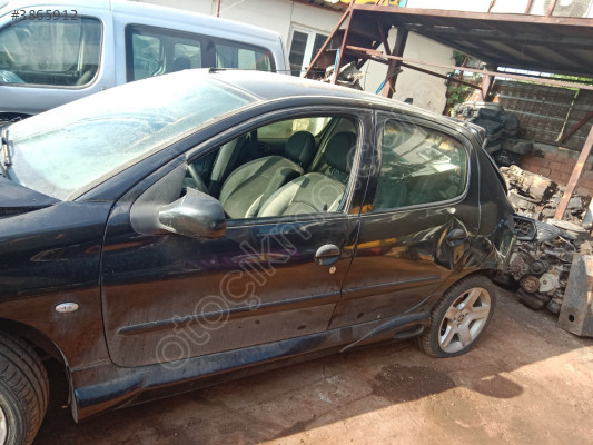 Peugeot 206 sağ sol kapıları dolu