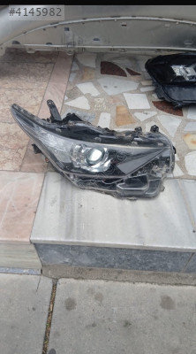 Toyota auris sağ far
