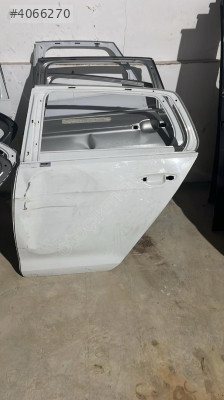 VOLKSWAGEN golf 13 20 sol arka kapı ufak hasarlı