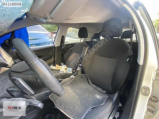 Peugeot 208 Koltuk Takım Sökme 12-18