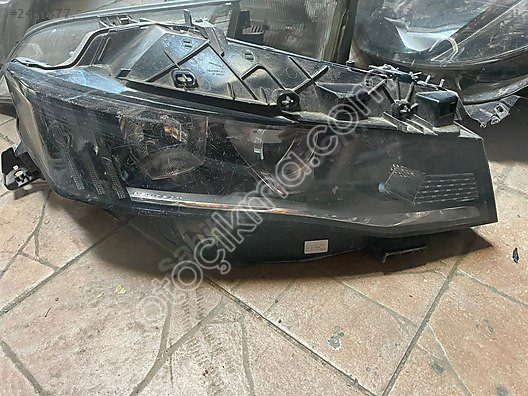 Peugeot 508 Modeli İçin Sağ Ön Far Çıkma Parçası