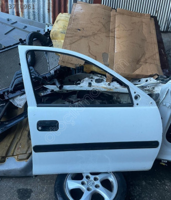 Opel Corsa b sağ ön kapı orijinal