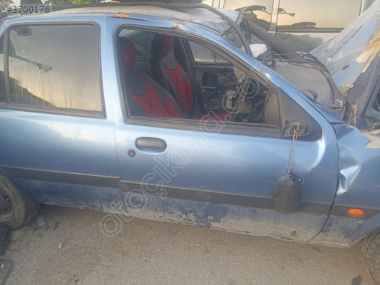 Ford Fiesta Sağ ön kapı flair