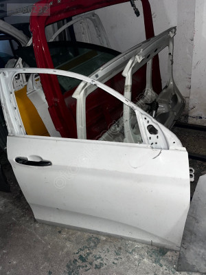 FIAT EGEA HAFİF HASARLI SAĞ ÖN KAPI