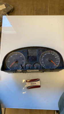 1T0920864A Volkswagen Golf 5 kilometre saati