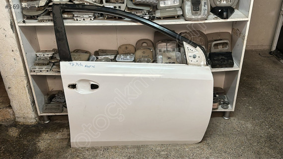 2013-2015 Toyota Auris Beyaz Sağ Ön Kapı Orj Çıkma