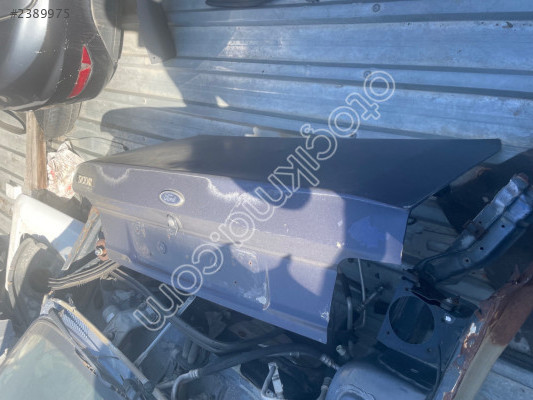 Escort sedan bağaj kapağı