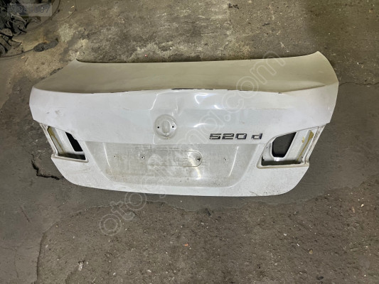BMW F10 520 D bagaj kapağı
