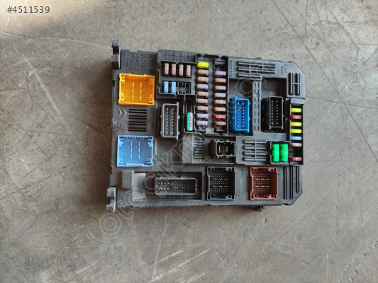 984514128000 Opel Corsa sigorta kutusu