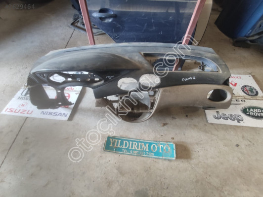 FORD FOCUS 1 ÖN GÖĞÜS