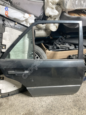Mercedes W124 Sağ Arka Kapı