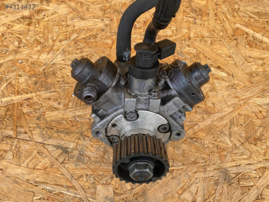 AUDİ Q7 TOUAREG 3.0 CAS YAKIT YÜKSEK BASINÇ POMPASI 059130755BB