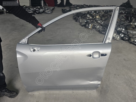 TOYOTA COROLLA CROSS GRİ SOL ÖN KAPI ORJINAL LOKALLIK