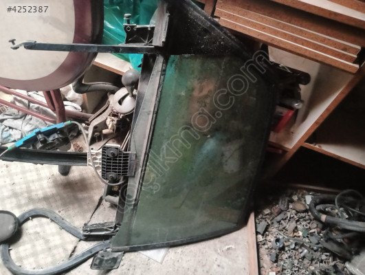 Audi A4 B6 arka kapı cam çerçeve