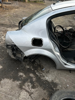 2005 megane 2 sağ arka çamurluk kesme