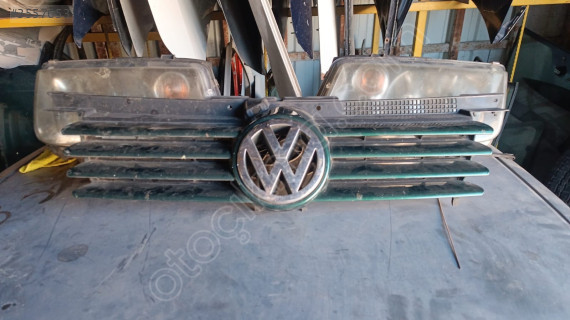 VOLKSWAGEN BORA İÇİN ÇIKMA DOLU PANJUR PARÇASI