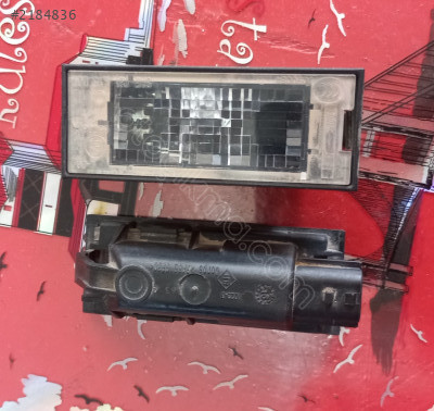 Clio lV plaka lambası orijinal çıkma