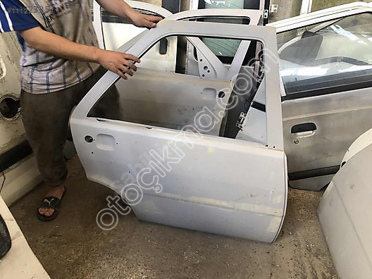 Fiat Tempra İçin Sağ Arka Kapı Çıkma Parçası